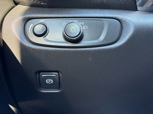 Used 2020 Chevrolet Blazer LT image 39