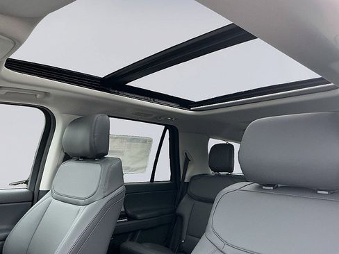 New 2026 Ford Expedition Active image 18