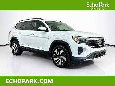 Used 2025 Volkswagen Atlas SE AWD/4WD image 1