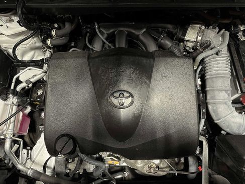 Used 2022 Toyota Highlander LE image 12