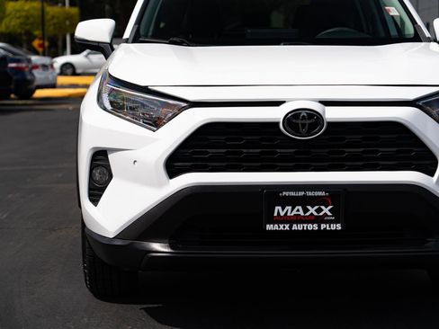 Used 2020 Toyota RAV4 XLE image 5