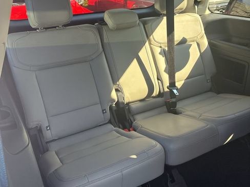 Used 2025 Ford Expedition Active RWD image 6