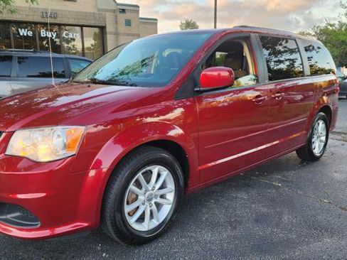Used 2014 Dodge Grand Caravan SXT image 1