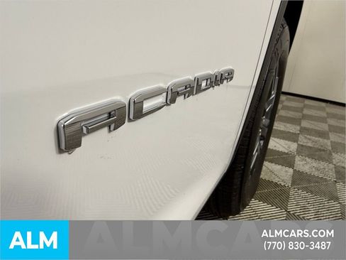 Used 2025 GMC Acadia Elevation image 8
