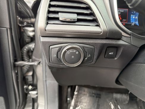 Used 2020 Ford Fusion SE image 32