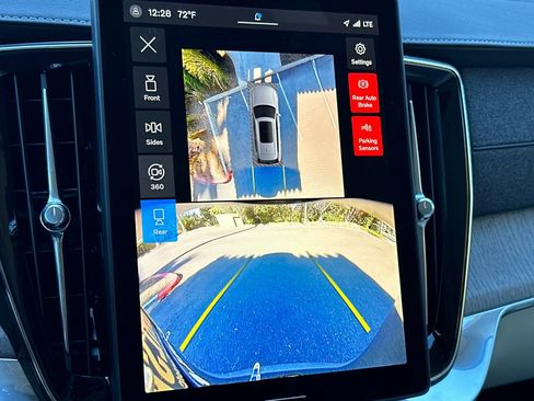 New 2025 Volvo XC90 B6 Ultra image 18