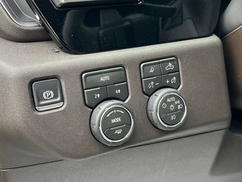 New 2026 Chevrolet Silverado 1500 LTZ w/ LTZ Premium Package AWD/4WD image 31