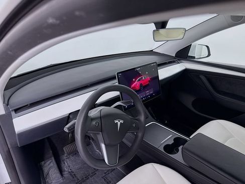 Used 2023 Tesla Model Y Long Range AWD/4WD image 9