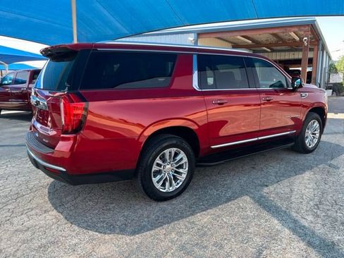 Used 2022 GMC Yukon XL SLT w/ SLT Premium Package AWD/4WD image 4