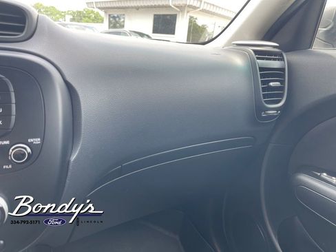 Used 2015 Kia Soul + FWD image 6