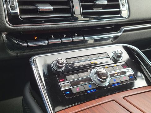 Used 2024 Lincoln Navigator Reserve AWD/4WD image 18