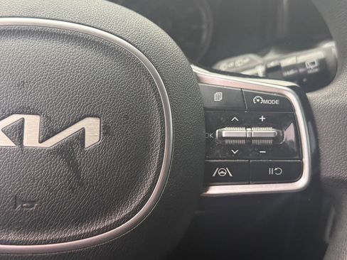 Used 2022 Kia Sorento LX image 10