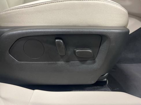 Used 2023 Buick Envision Essence AWD/4WD image 10