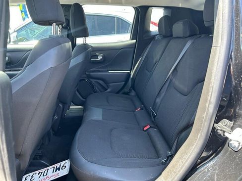Used 2018 Jeep Renegade Altitude FWD image 31