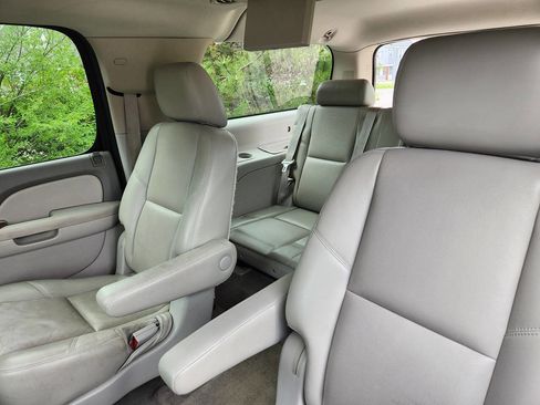 Used 2011 Chevrolet Suburban LTZ image 11