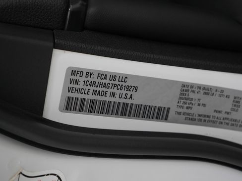 Used 2023 Jeep Grand Cherokee Altitude image 29