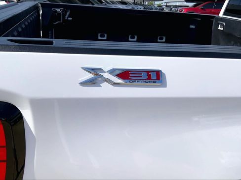 Used 2019 GMC Sierra 1500 SLT w/ SLT Premium Package AWD/4WD image 9