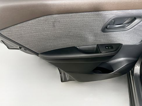 Used 2021 Nissan Rogue S image 25