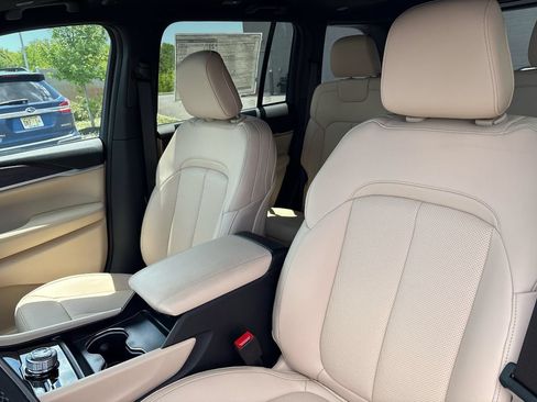 New 2026 Jeep Grand Cherokee Limited w/ Luxury Tech Group II AWD/4WD image 17
