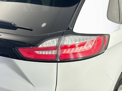 Used 2021 Ford Edge SE FWD image 34