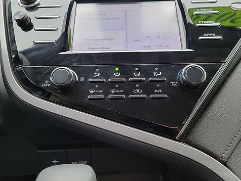 Used 2019 Toyota Camry LE image 21