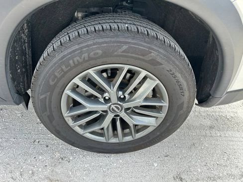 Used 2024 Nissan Rogue S FWD image 20