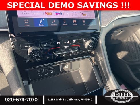 New 2025 Jeep Grand Cherokee Limited w/ Luxury Tech Group II image 23