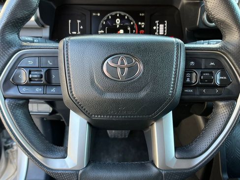 Used 2025 Toyota 4Runner SR5 AWD/4WD image 15