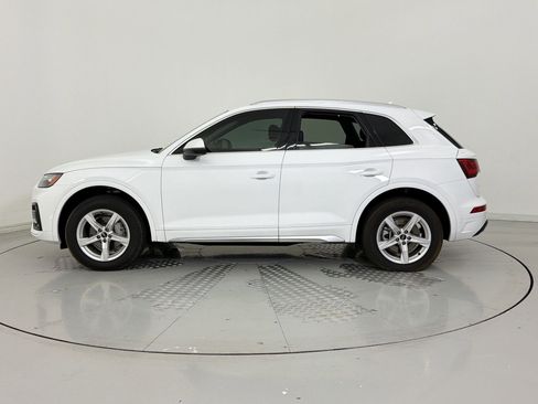 Used 2024 Audi Q5 2.0T Premium w/ Convenience Package AWD/4WD image 2
