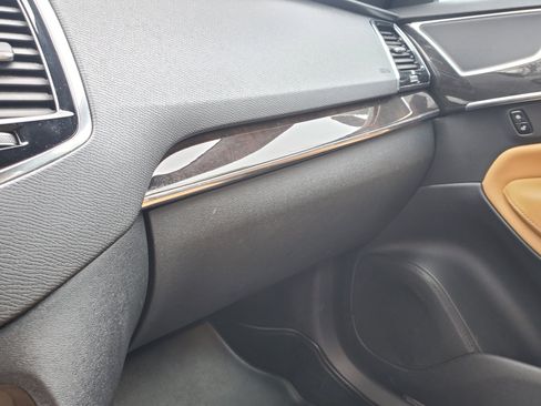 Used 2018 Volvo XC90 T6 Momentum w/ Momentum Plus Package image 32