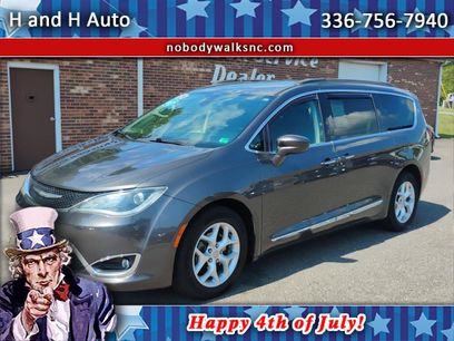 Used 2017 Chrysler Pacifica Touring-L w/ Tire & Wheel Group