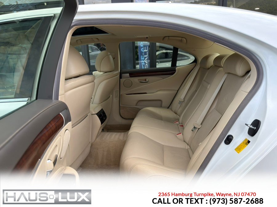 Used 2013 Lexus LS 460 AWD w/ Comfort Pkg image 12