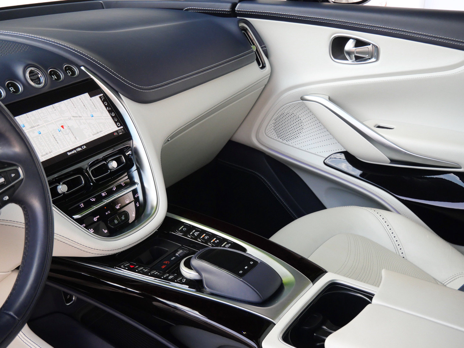 Used 2023 Aston Martin DBX AWD/4WD image 14