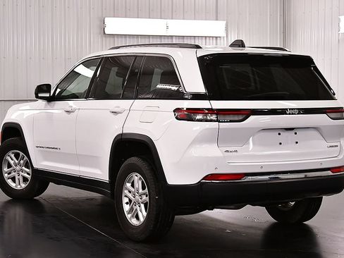 Used 2023 Jeep Grand Cherokee Laredo w/ Luxury Tech Group I AWD/4WD image 5