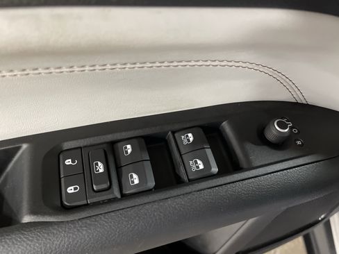 Used 2022 Jeep Compass Limited image 8