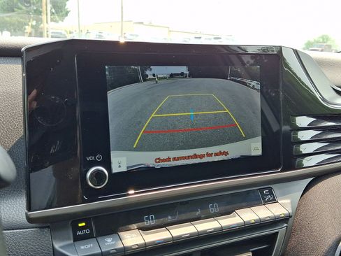 Used 2025 Toyota Camry LE FWD image 19