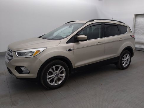 Used 2018 Ford Escape SE w/ SE Sync 3 Package FWD image 2