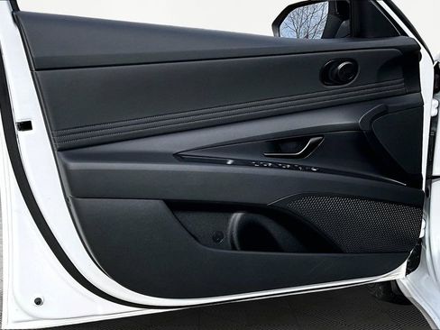 Certified 2025 Hyundai Elantra SEL image 23