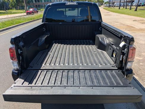 Used 2023 Toyota Tacoma TRD Off-Road w/ TRD Premium Off Road Package AWD/4WD image 18