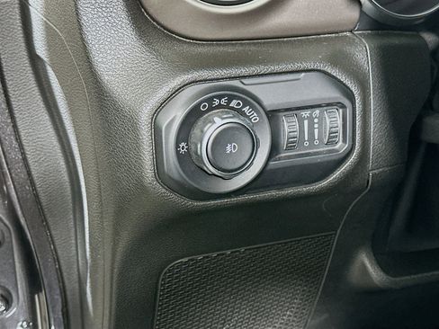Used 2018 Jeep Wrangler Sport image 16