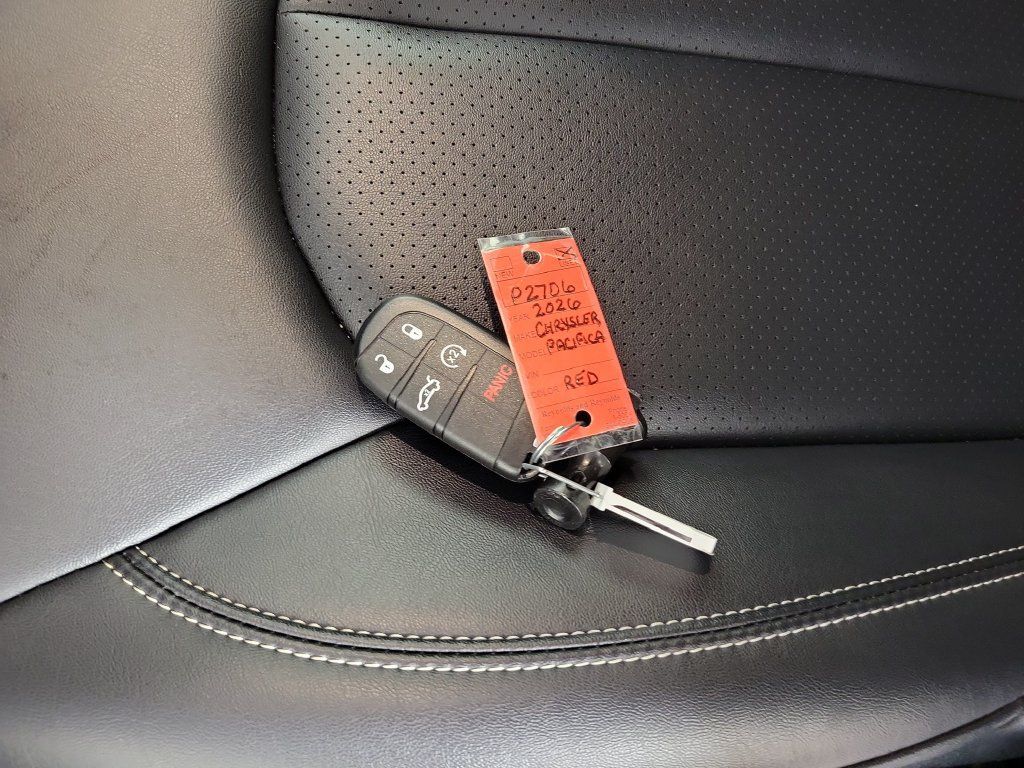 Used 2026 Chrysler Pacifica Select FWD image 27