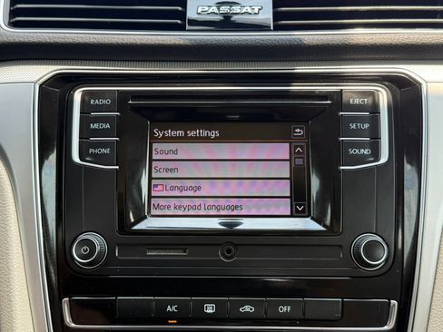 Used 2018 Volkswagen Passat 2.0T S FWD image 33