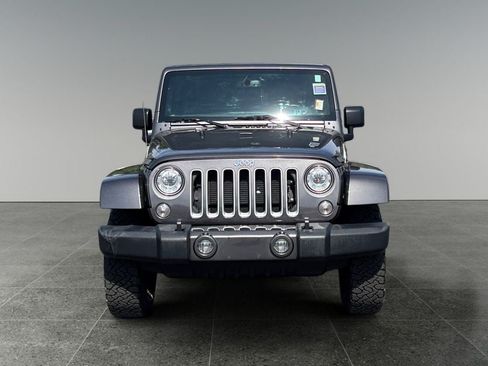 Used 2018 Jeep Wrangler Sahara w/ Connectivity Group AWD/4WD image 2