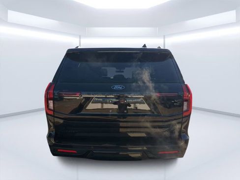 Used 2025 Ford Expedition Max Platinum w/ Stealth Appearance Package image 4