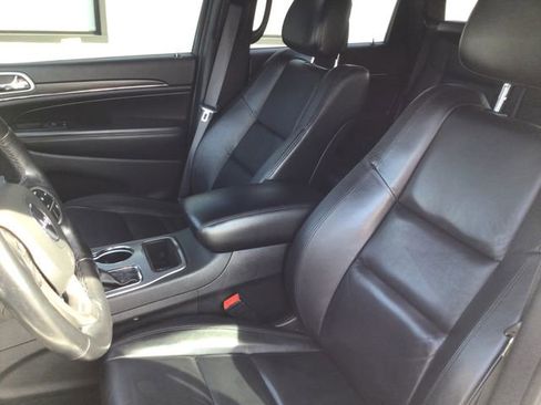 Used 2022 Jeep Grand Cherokee Limited image 24