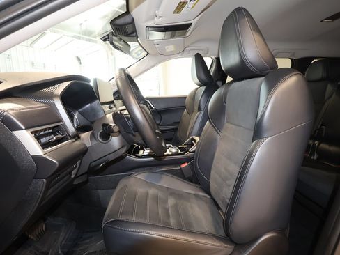 Used 2025 Mitsubishi Outlander SE AWD/4WD image 23