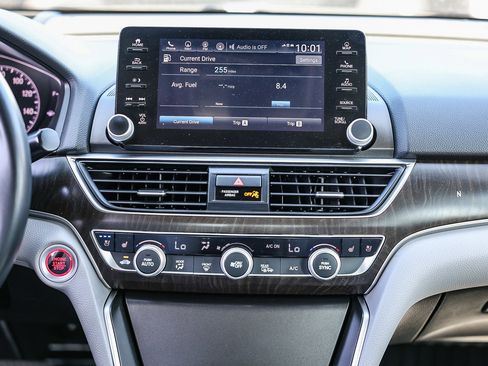 Used 2020 Honda Accord Touring image 4