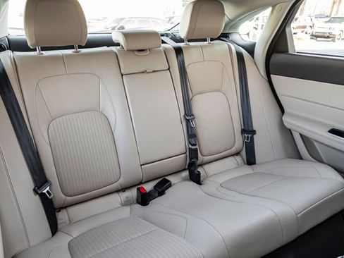 Used 2017 Jaguar XF Prestige image 27