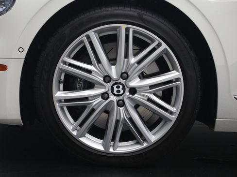 Certified 2024 Bentley Flying Spur Plug-In Hybrid image 14