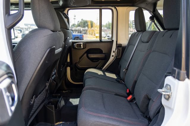 Used 2024 Jeep Wrangler Unlimited Rubicon AWD/4WD image 8